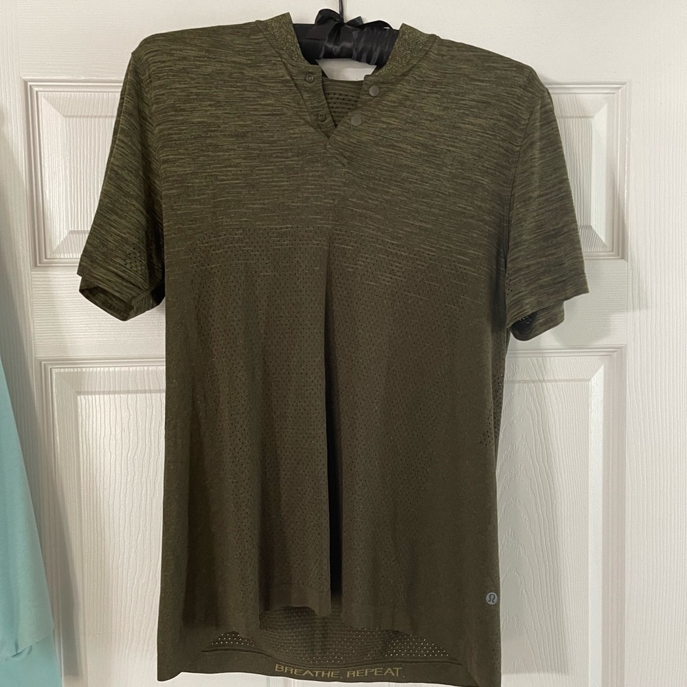 Mens Size Large Lululemon Shirt - Never Worn